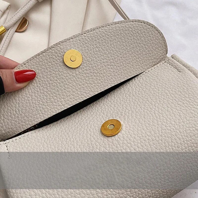 Stilfuld crossbody-taske med elefantvedhæng