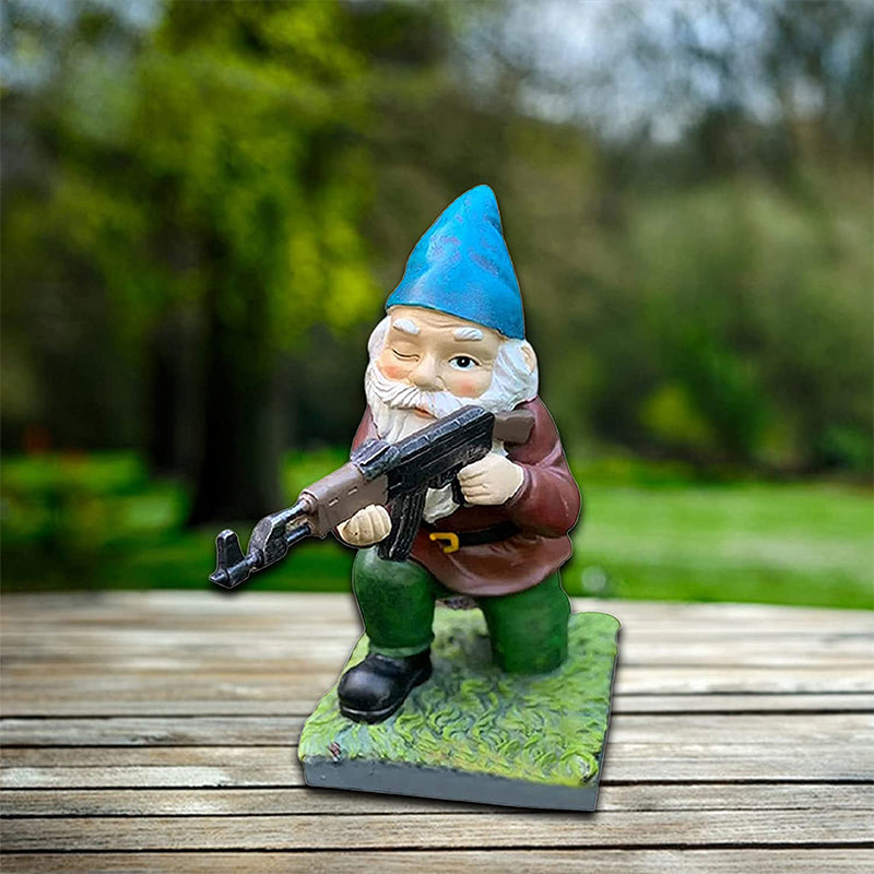 Militær havedukke med camouflageuniform og AK47