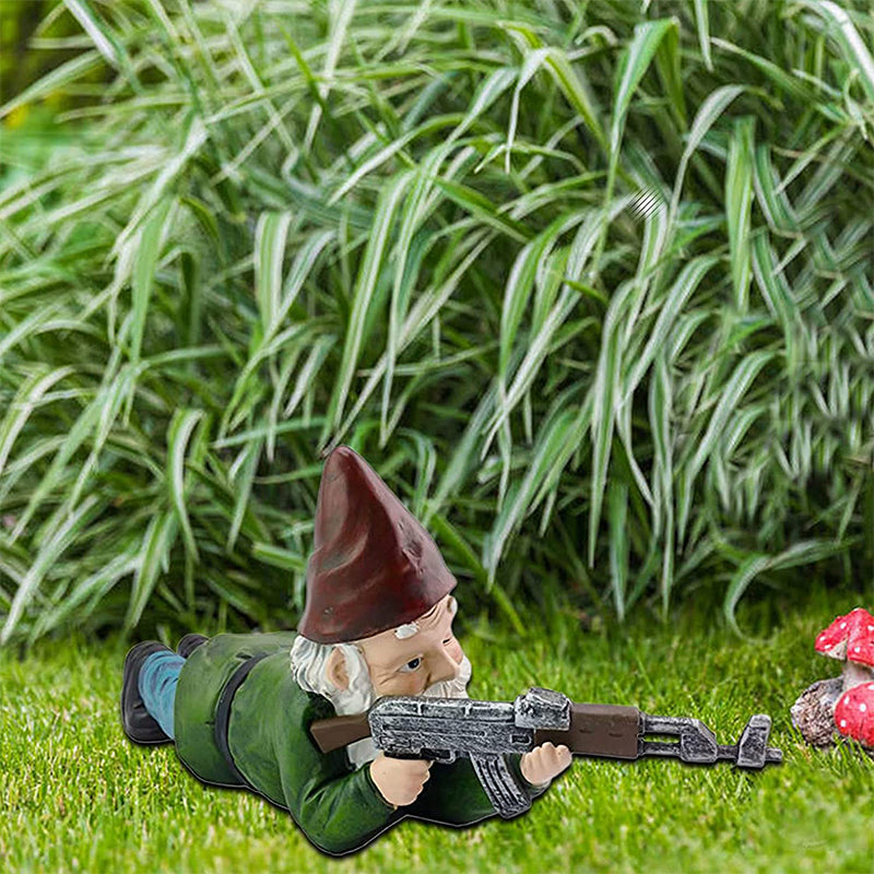 Militær havedukke med camouflageuniform og AK47