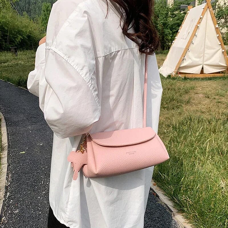 Stilfuld crossbody-taske med elefantvedhæng