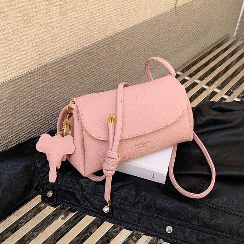 Stilfuld crossbody-taske med elefantvedhæng