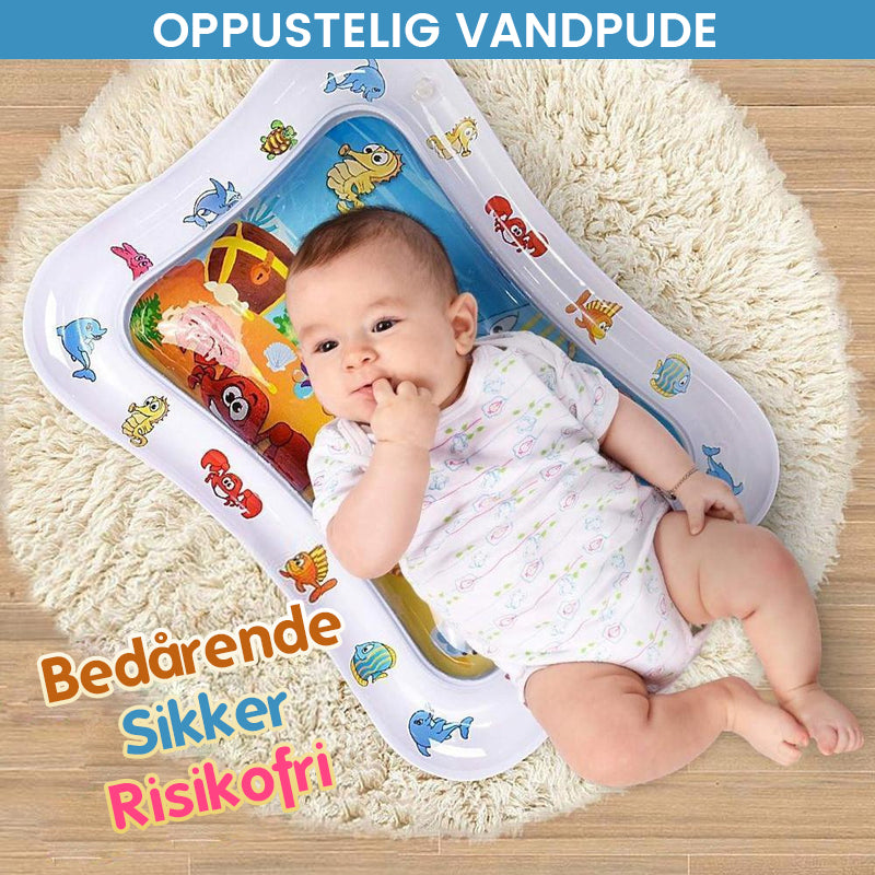 Oppustelig vandmåtte til spædbørn