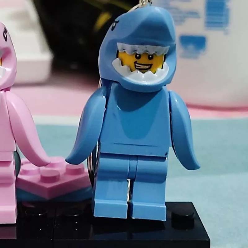 Legopar i hajkostume | Parnøglering
