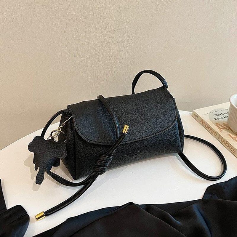 Stilfuld crossbody-taske med elefantvedhæng