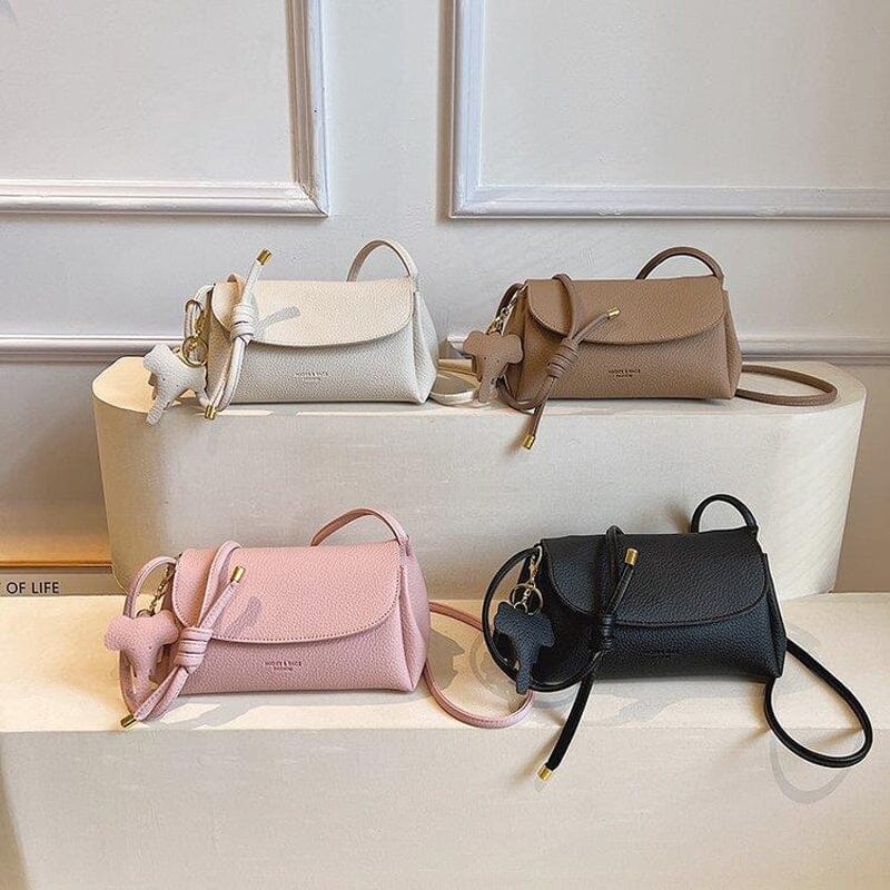 Stilfuld crossbody-taske med elefantvedhæng