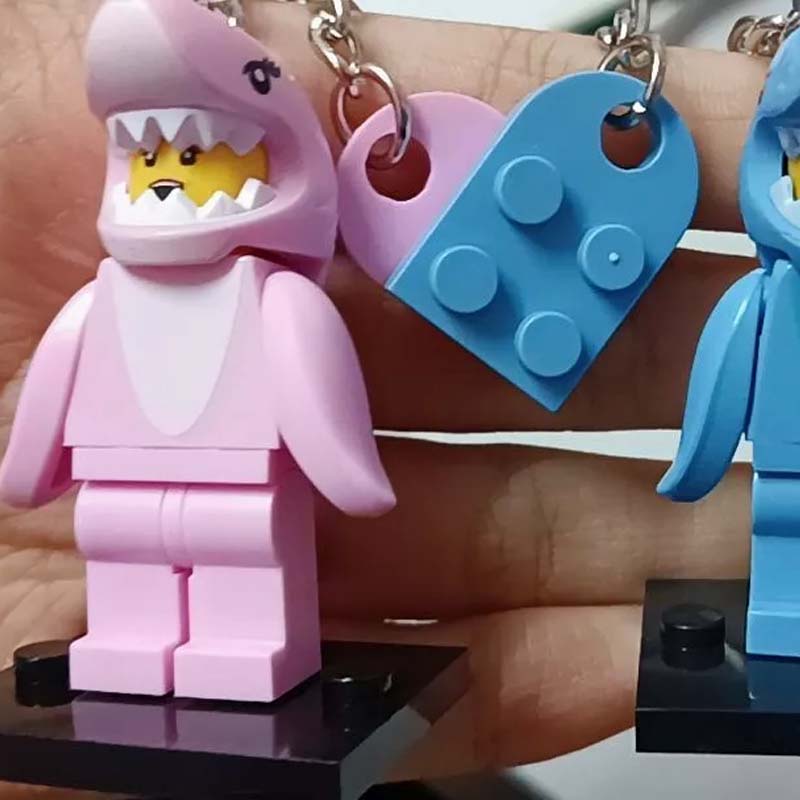 Legopar i hajkostume | Parnøglering