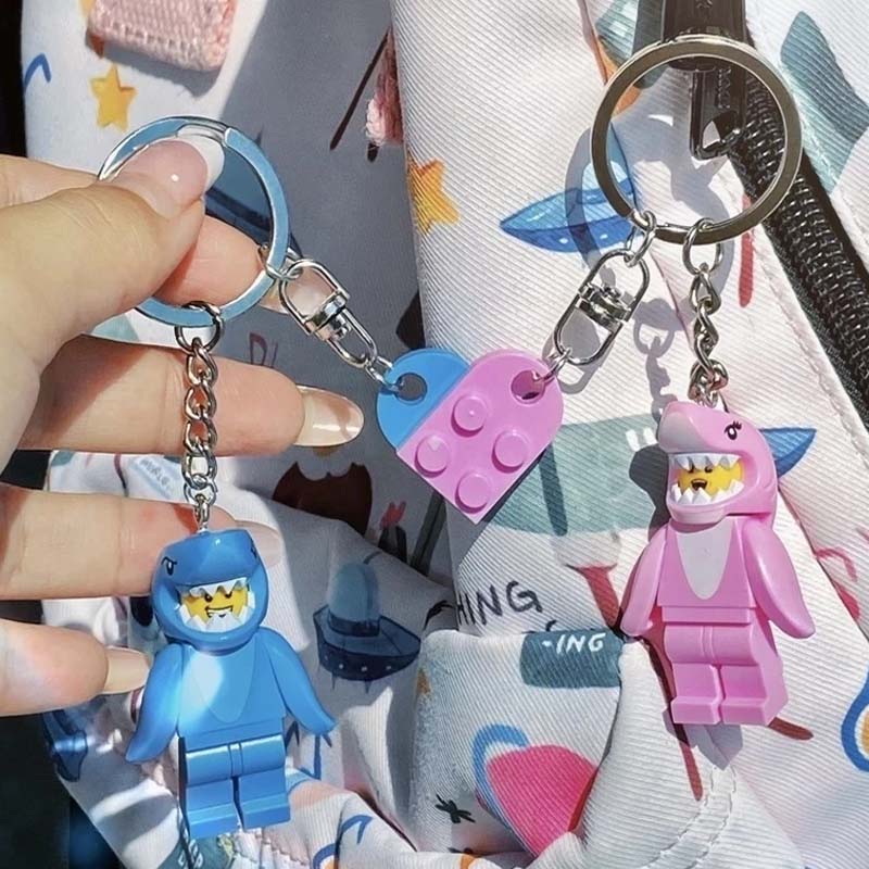 Legopar i hajkostume | Parnøglering