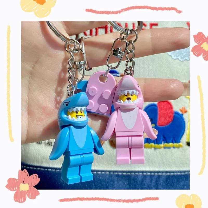 Legopar i hajkostume | Parnøglering