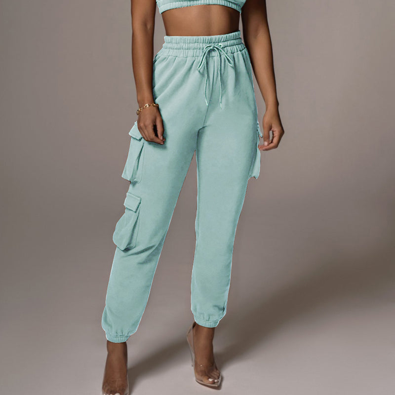Ensfarvet 2 delt sæt | Cargo sweatpants og crop top
