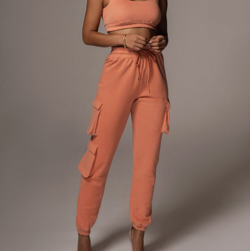 Ensfarvet 2 delt sæt | Cargo sweatpants og crop top