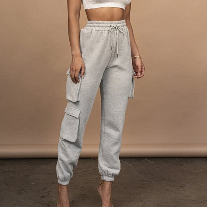 Ensfarvet 2 delt sæt | Cargo sweatpants og crop top