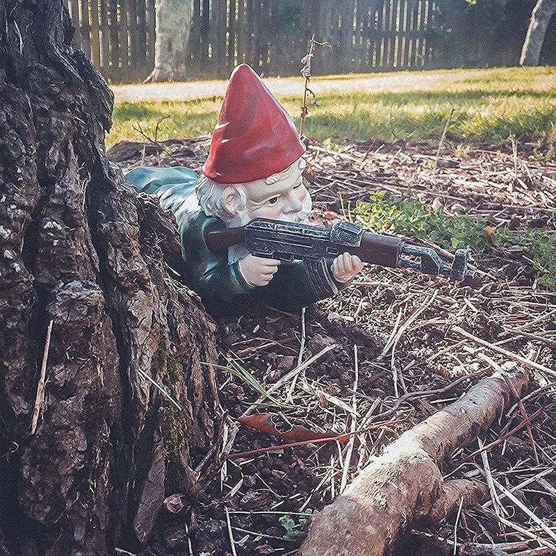 Militær havedukke med camouflageuniform og AK47