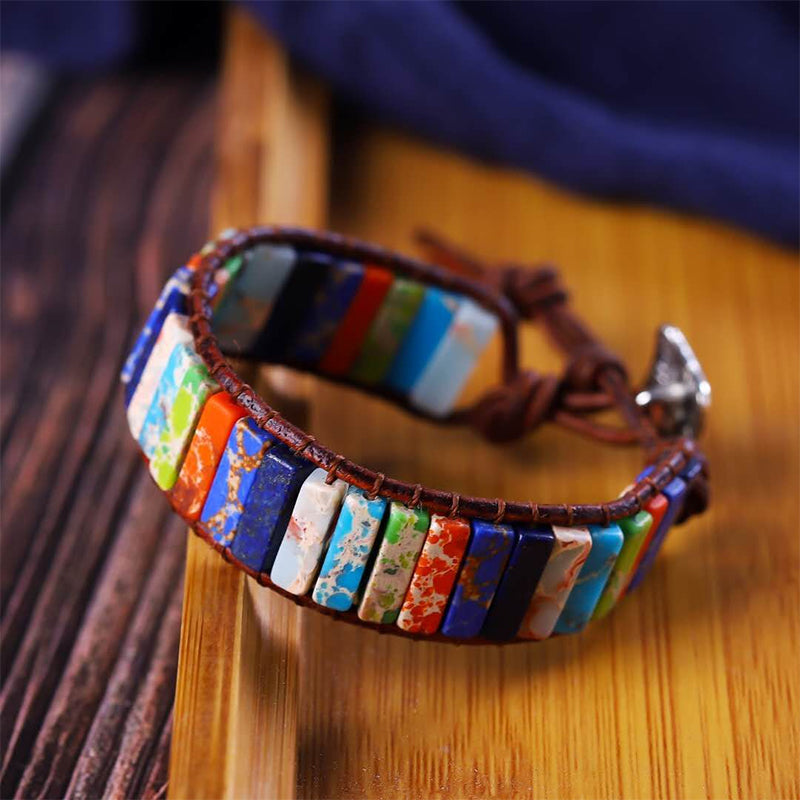 Farverigt kejsersten armbånd