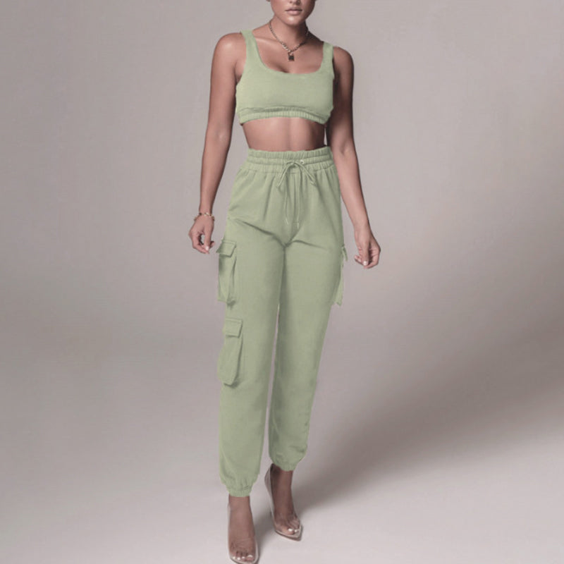 Ensfarvet 2 delt sæt | Cargo sweatpants og crop top