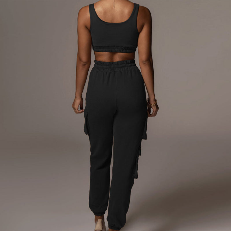 Ensfarvet 2 delt sæt | Cargo sweatpants og crop top