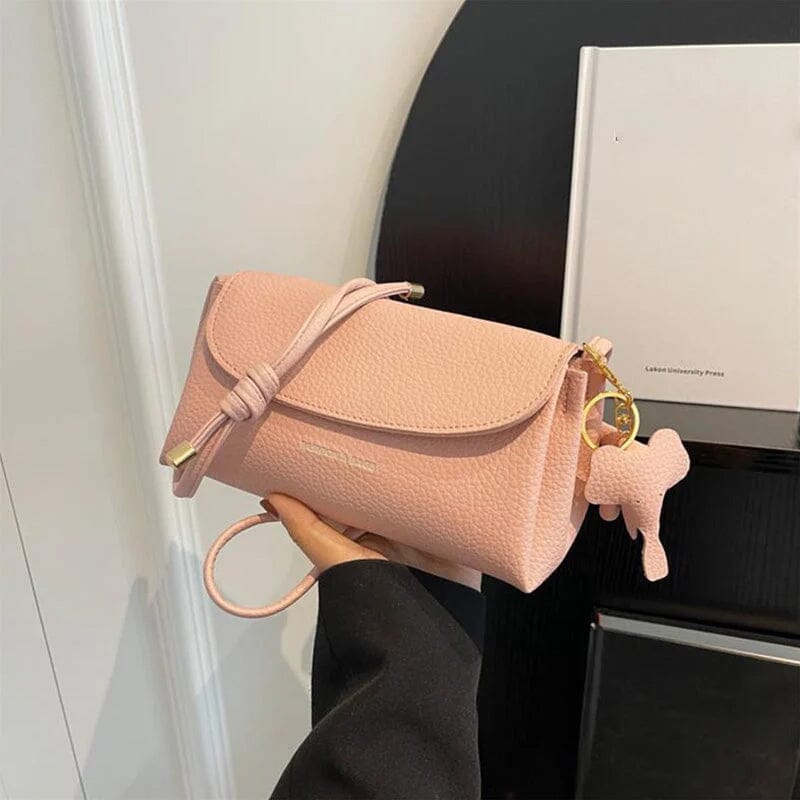 Stilfuld crossbody-taske med elefantvedhæng