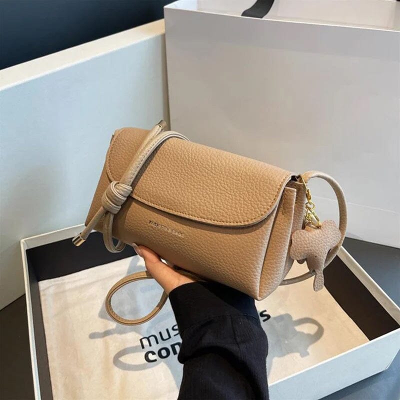 Stilfuld crossbody-taske med elefantvedhæng